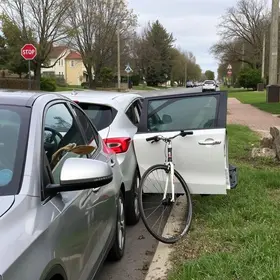 motorista abre porta de carro e atinge ciclista em Franca, SP