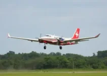 avião faz pouso sem trem de aterrissagem