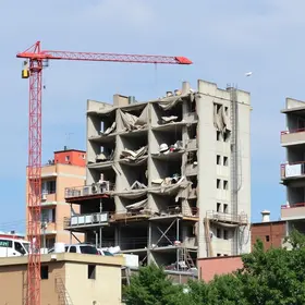 parte de quitinete em obras desaba